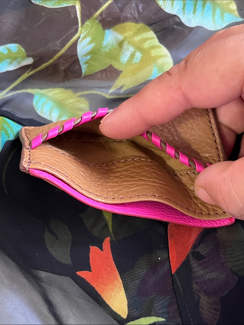 Fossil Tan Pebbled Leather Card & Key Holder with Hot Pink Accent - Picture 3 of 9
